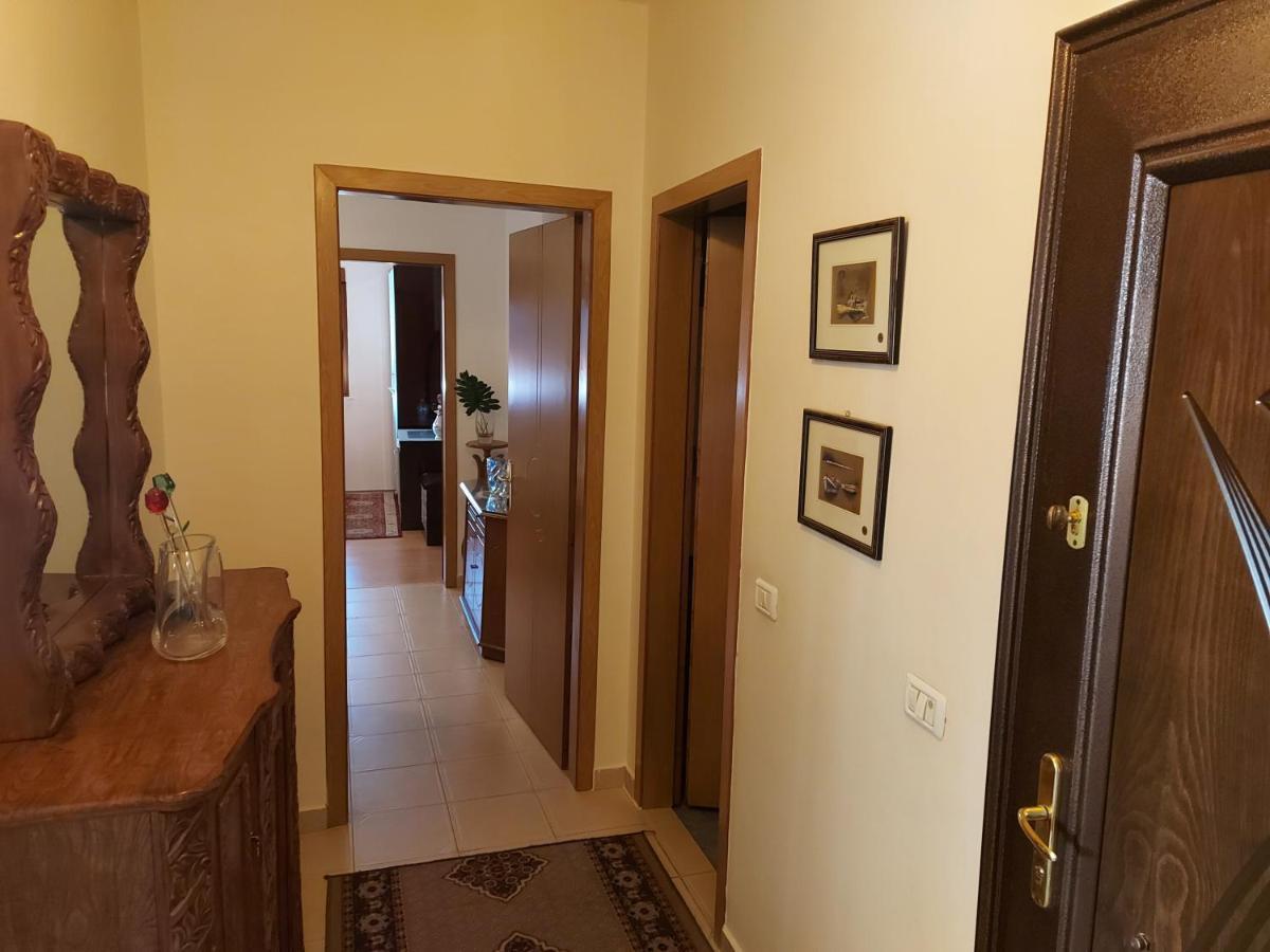 Geni Apartment คอร์เชอ ภายนอก รูปภาพ